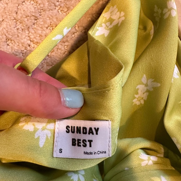 Sunday Best light green satin blouse with flowers size S - Picture 3 of 3